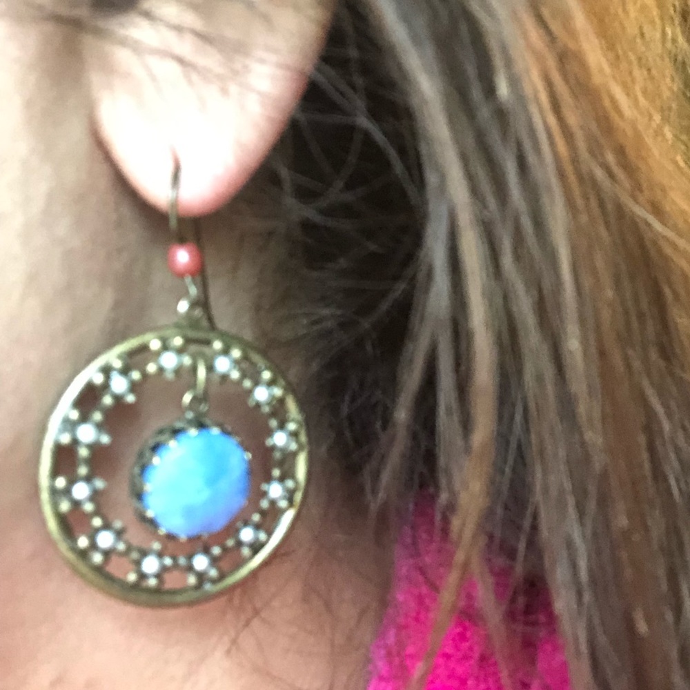 Sweet Romance Blue Stone Earrings - NWOT - Picture 7 of 7